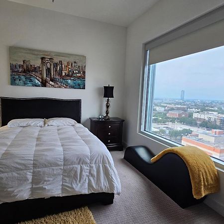 Apartamento Luxury Highrise In Midtown - Skyline Views And Chic Decor Houston Exterior foto