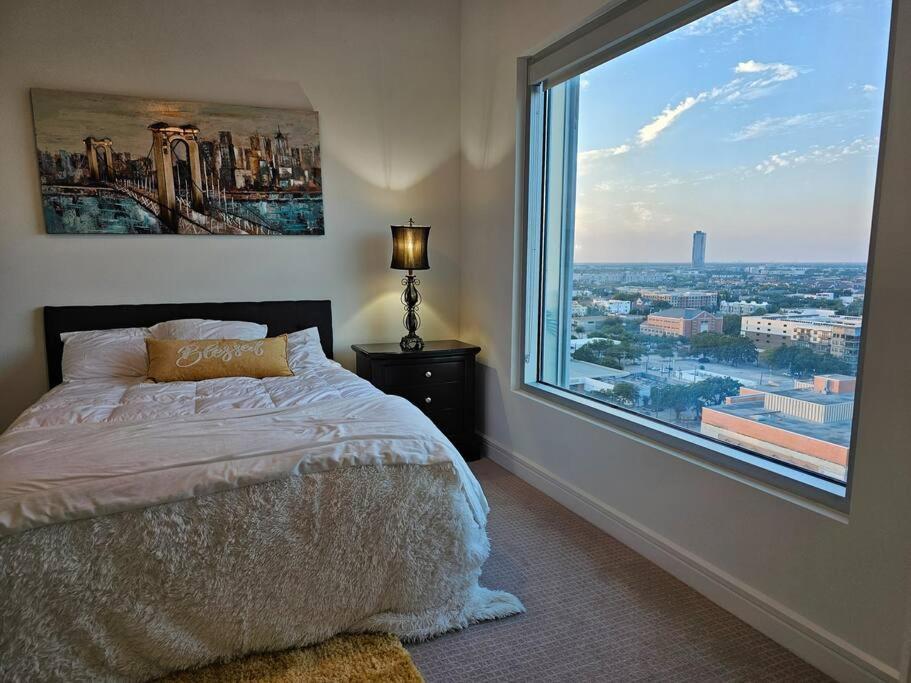 Apartamento Luxury Highrise In Midtown - Skyline Views And Chic Decor Houston Exterior foto